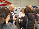 Wiceministrowie Rozwoju – Jadwiga Emilewicz i Tadeusz Kościński oraz z-ca dyr. Departamentu Polityki Regionalnej UMWŚ - Zdzisław Kobierski na Targach Hannover Messe 2017